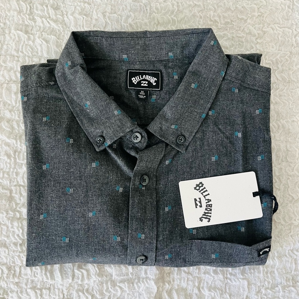 NWT Billabong Casual Button Down Size Medium